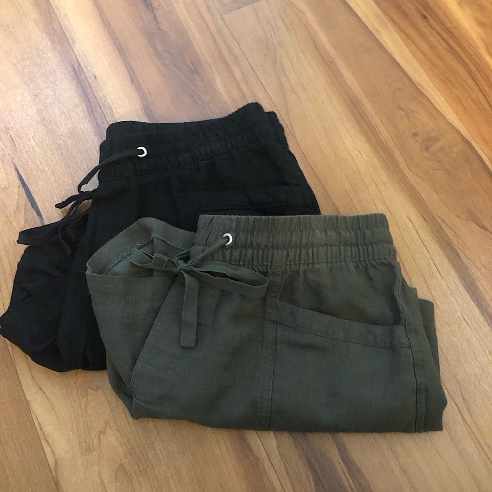 Pair of Gap linen shorts size Small